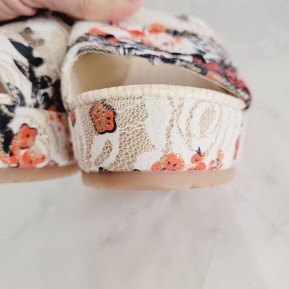 Floral Print Wedge Sandals - Picture 13 of 13